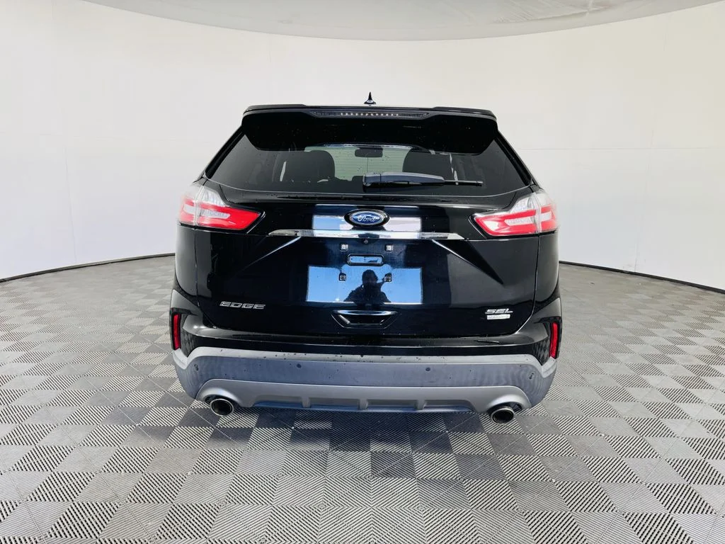 Used 2019 Black Ford SEL image 24