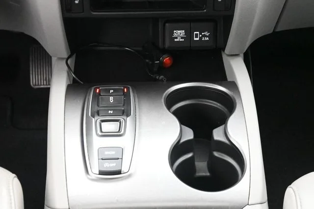 Used 2021 Silver Honda EX-L image 24