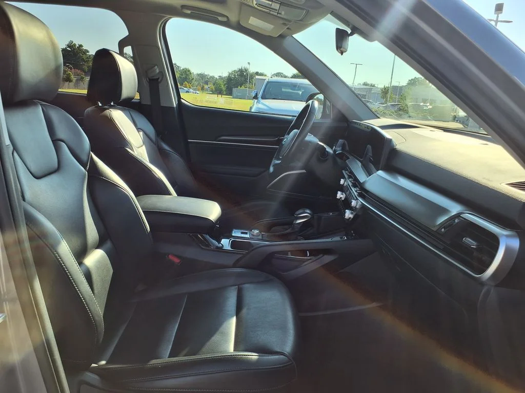 Used 2025 Silver Kia S image 25