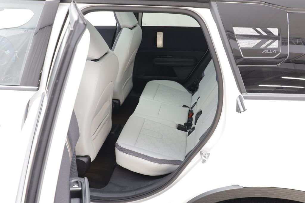 New 2026 Nanuq White Metallic MINI Oxford Edition image 15