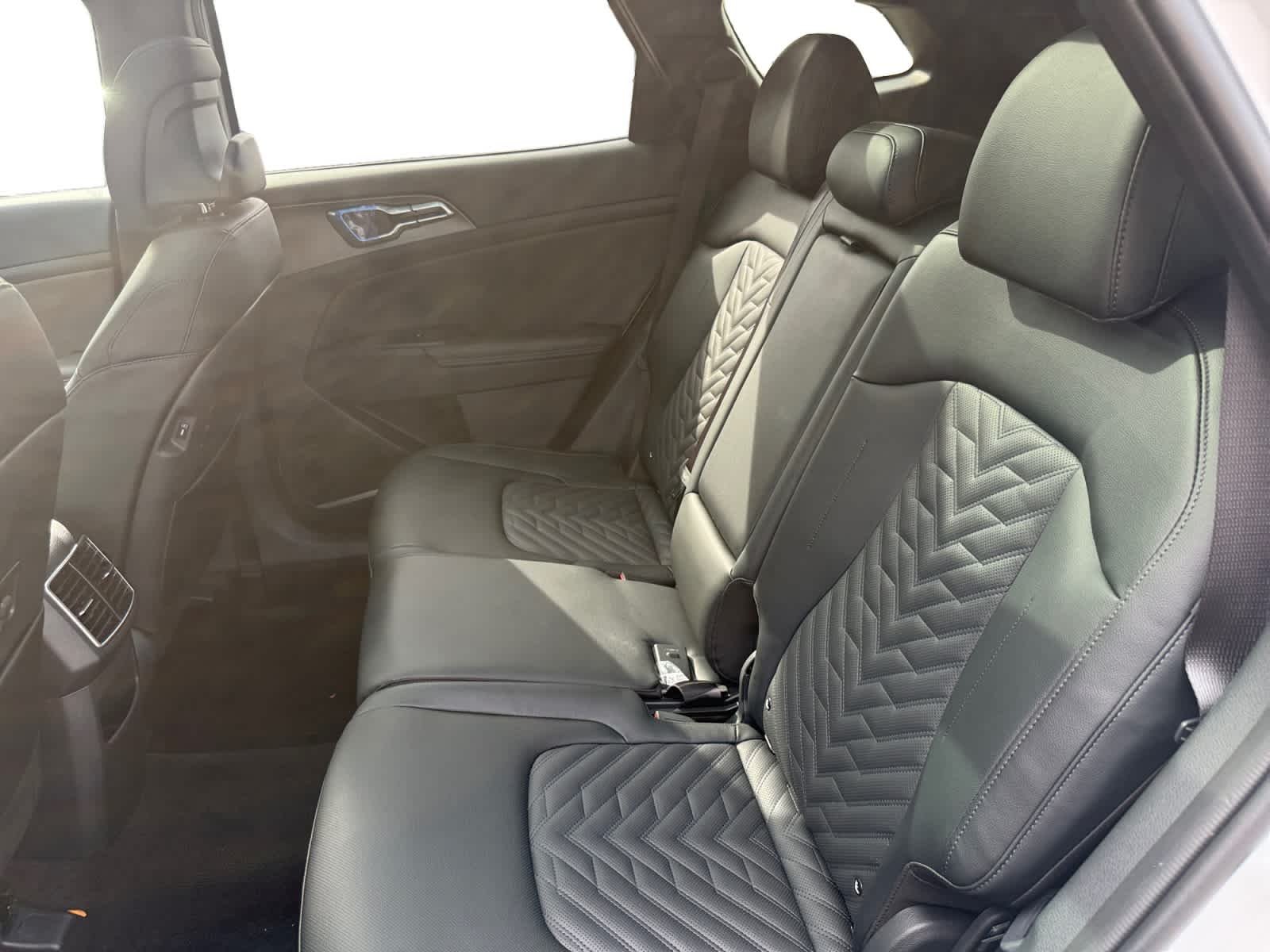 New 2027 Glacial White Pearl / Black Ro Kia X-Line image 22
