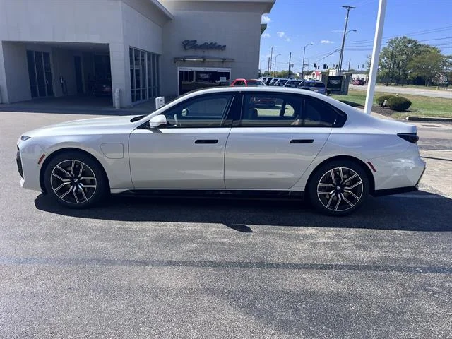 New 2026 Mineral White Metallic BMW 750e xDrive image 7
