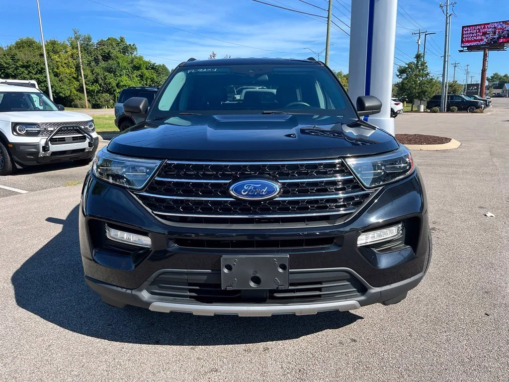 Used 2021 Black Ford XLT image 2