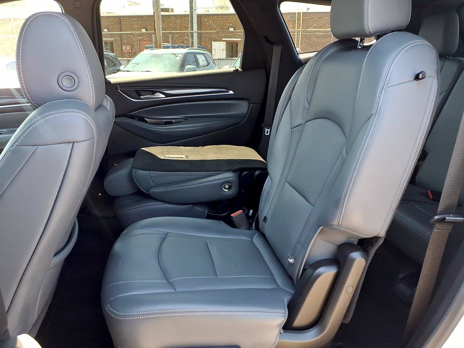 Used 2023 Summit White Buick Essence image 19