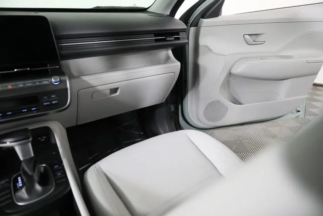 Used 2025 Green Hyundai SEL image 23