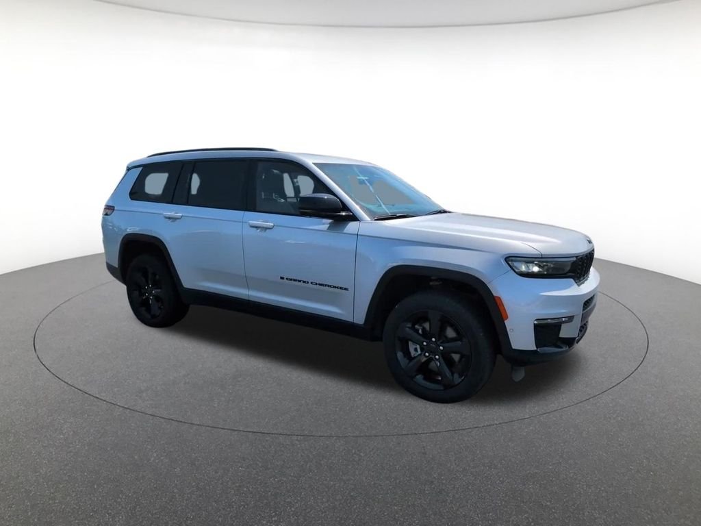 Used 2025 Silver Jeep Limited image 4