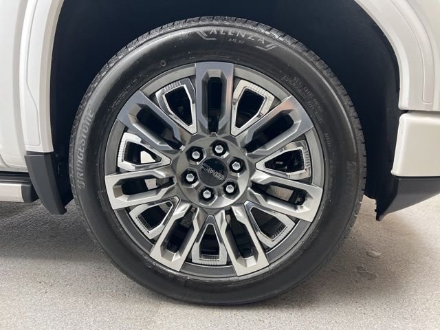 Used 2025 White GMC Denali Ultimate image 4