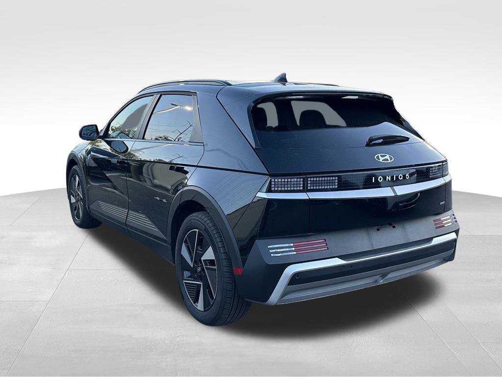 Used 2025 Black Hyundai SEL image 8