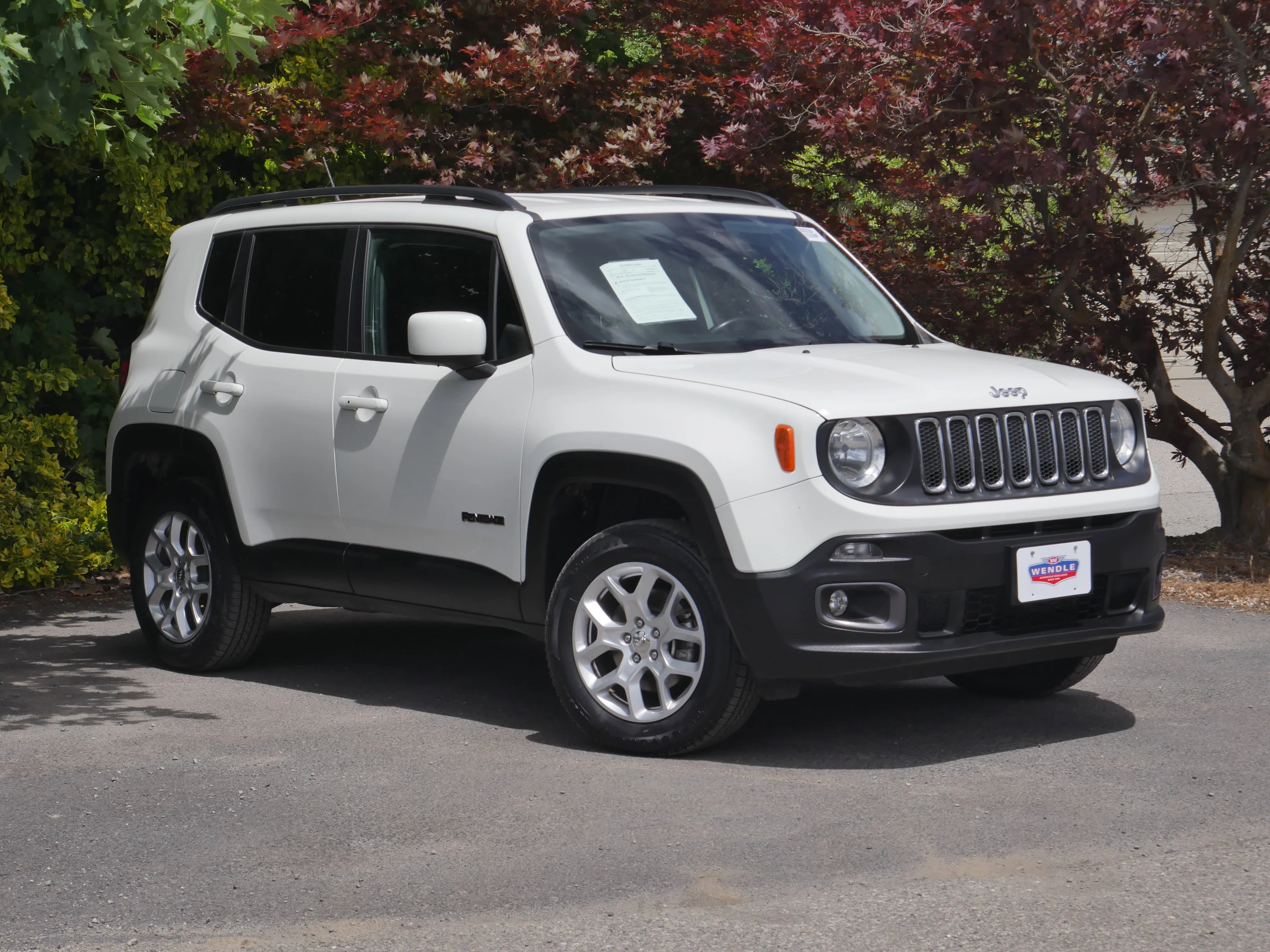 Used 2017 Alpine White Jeep Latitude image 29