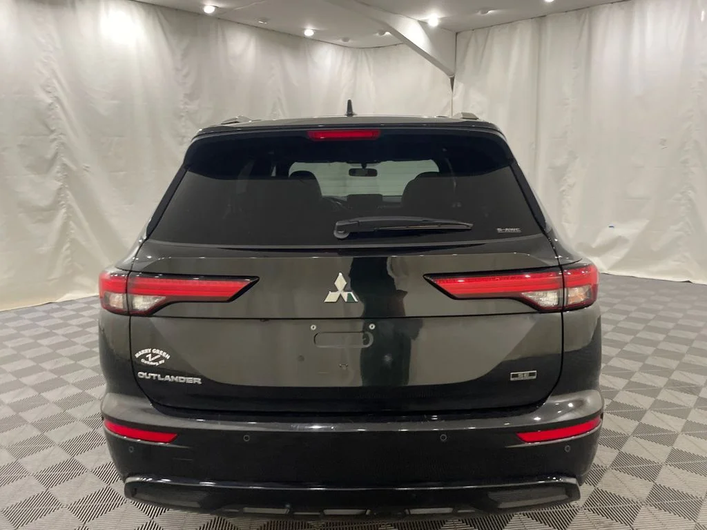 Used 2024 Black Diamond Mitsubishi SE Black Edition image 7