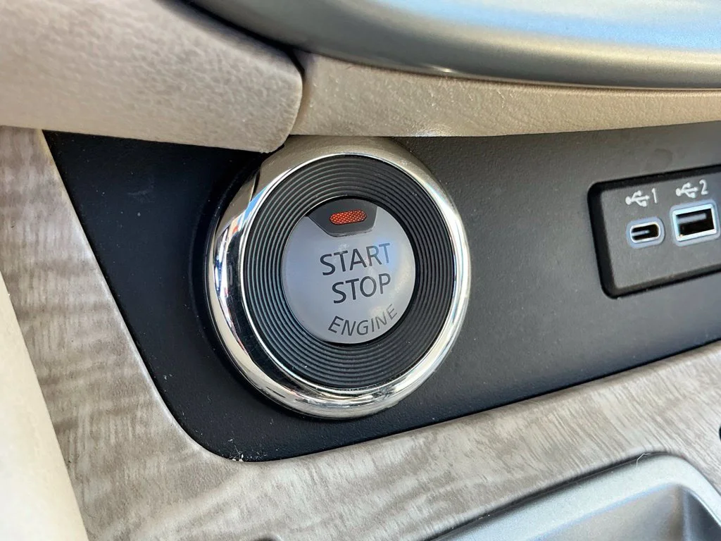 Used 2022 White Nissan SL image 38
