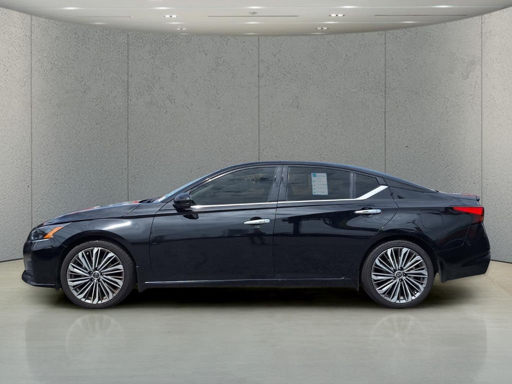 Used 2025 Black Nissan 2.5 SL image 8
