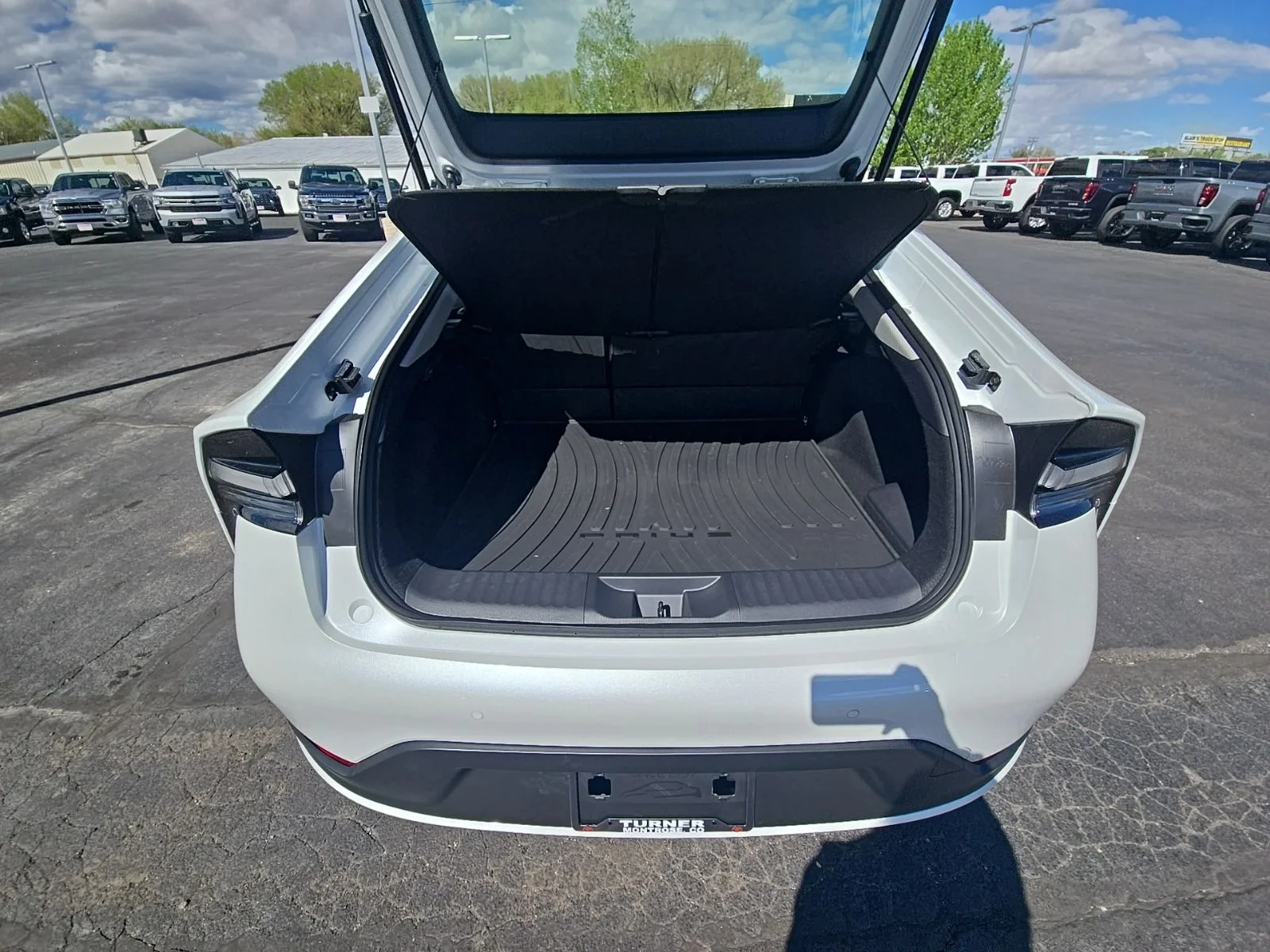New 2025 Wind Chill Pearl Toyota SE image 29
