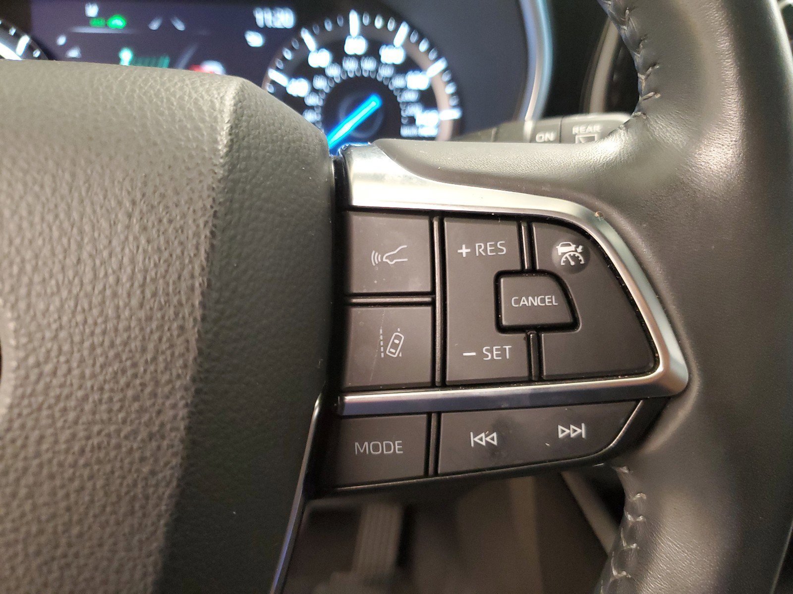 Used 2021 Blizzard Pearl Toyota Hybrid XLE image 28