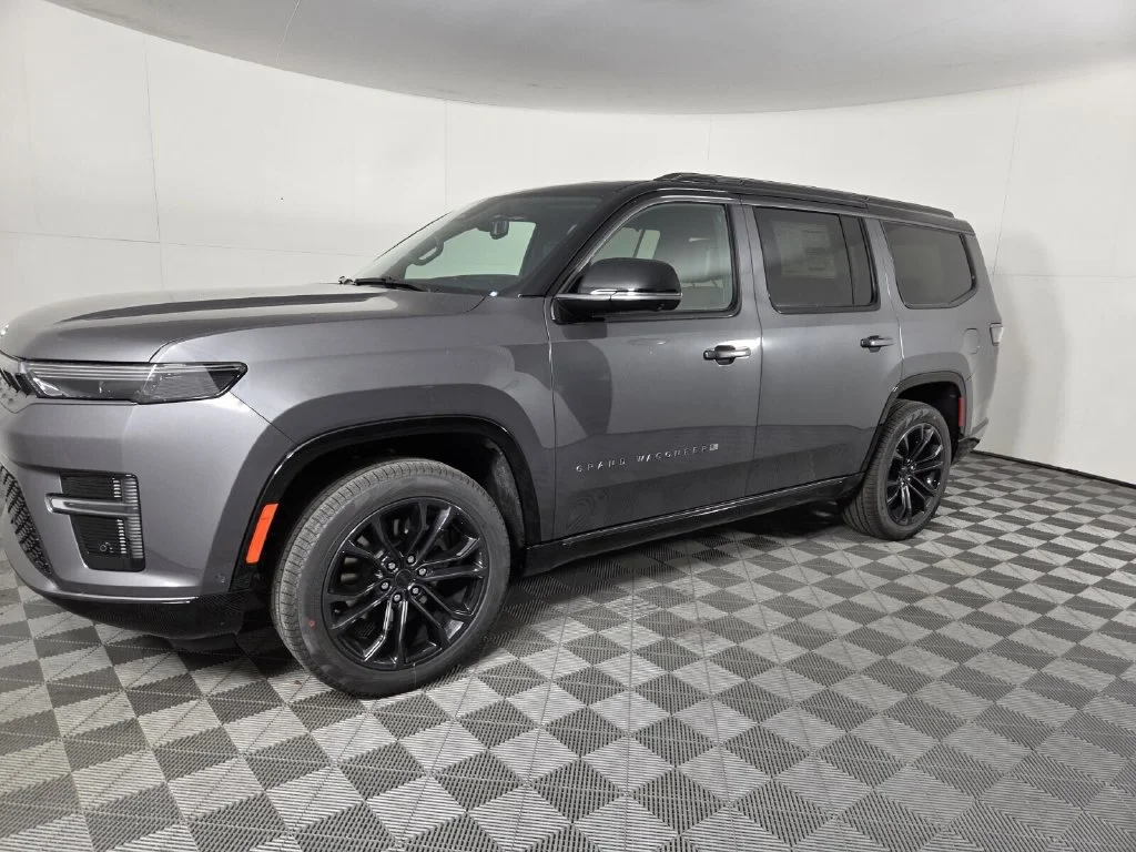 New 2026 Baltic-Gray Metallic Clear-Coat Exterior Paint Jeep Summit Obsidian image 9