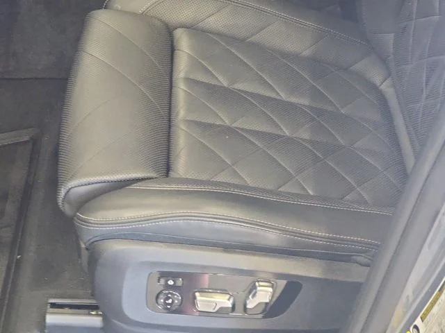 Used 2024 Gray BMW M60i image 32