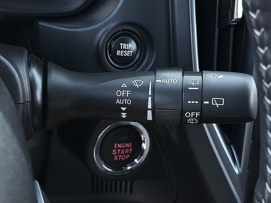 Used 2025 Crystal White Pearl Subaru Limited image 19