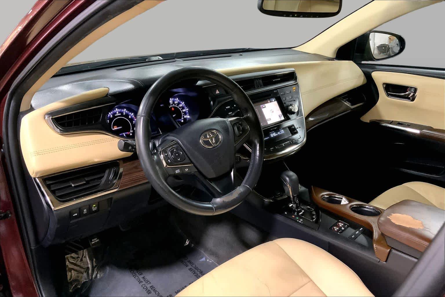 Used 2015 Ooh La La Rouge Mica Toyota XLE Touring image 18
