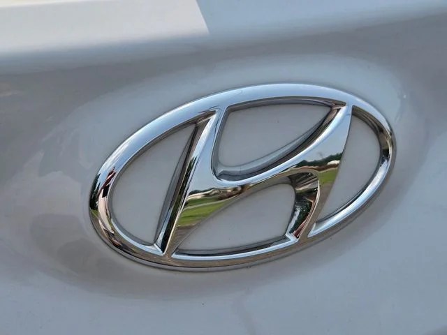 Used 2021 White Hyundai SEL image 16