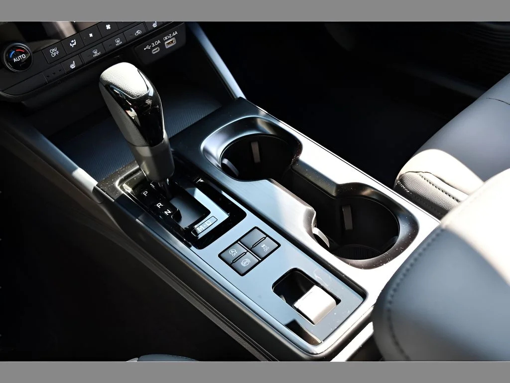 New 2026 CRYSTAL WHITE PEARL Subaru Premium image 31