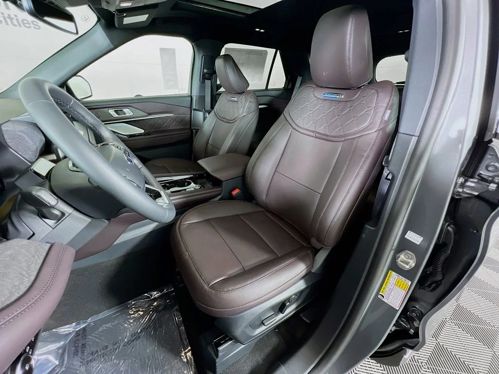 New 2026 Carbonized Gray Metallic Ford Platinum image 27