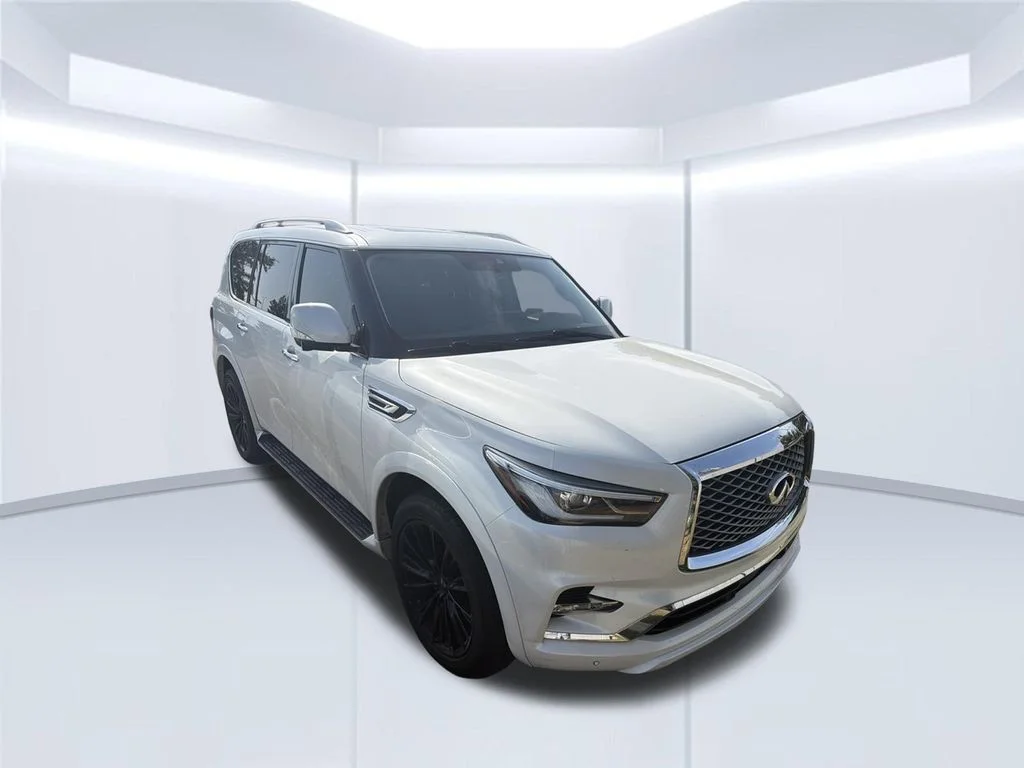 Used 2022 White INFINITI LUXE image 2