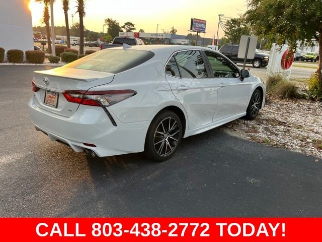 Used 2022 White Toyota SE image 3