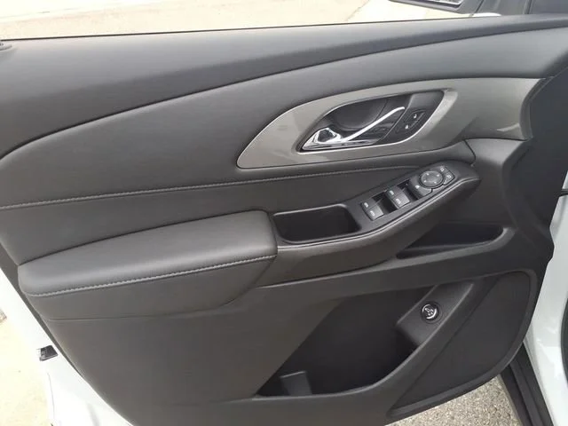 Used 2023 Summit White Chevrolet LT Cloth image 14