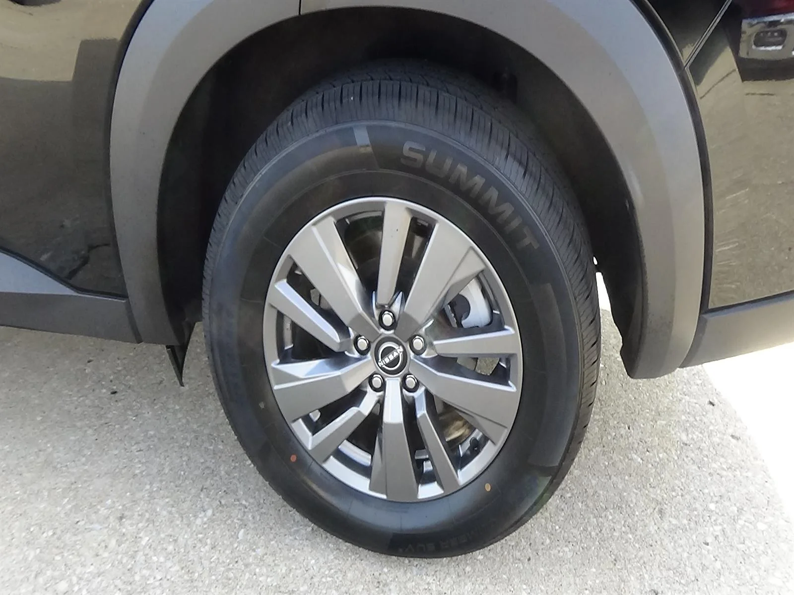 Used 2025 Super Black (kh3) Nissan SV image 9