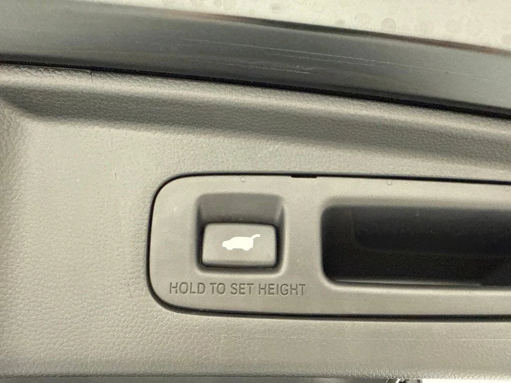 Used 2025 Silver Honda EX-L image 11
