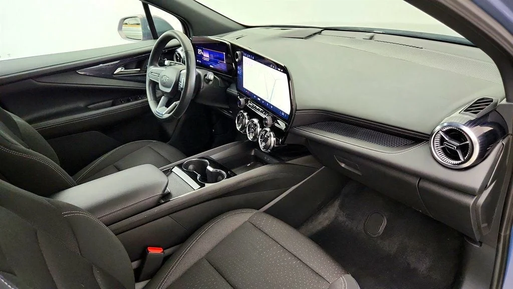 Used 2025 Galaxy Gray Metallic Chevrolet FWD 4dr LT Midnight/Sport Edition image 23