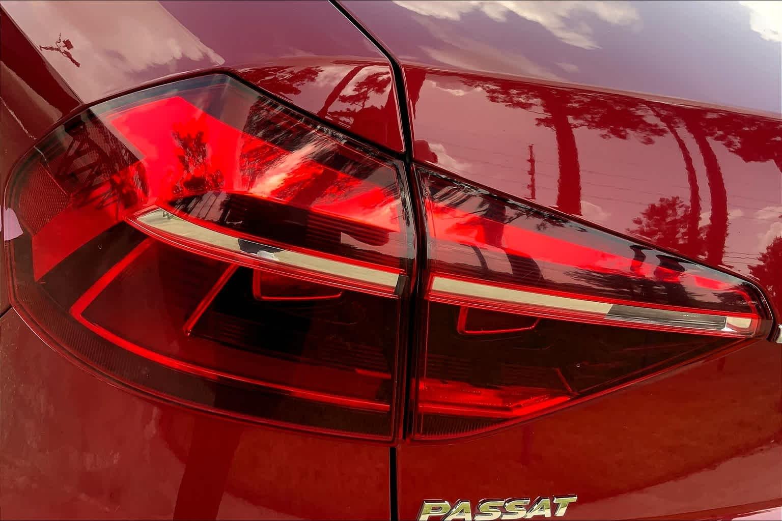 Used 2017 Fortana Red Volkswagen R-Line w/Comfort Pkg image 27