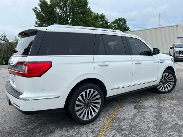 Used 2020 White Lincoln Reserve image 6