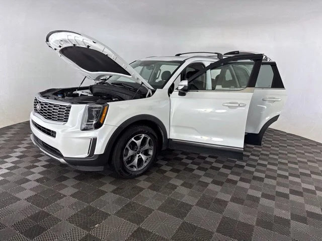 Used 2020 White Kia EX image 11