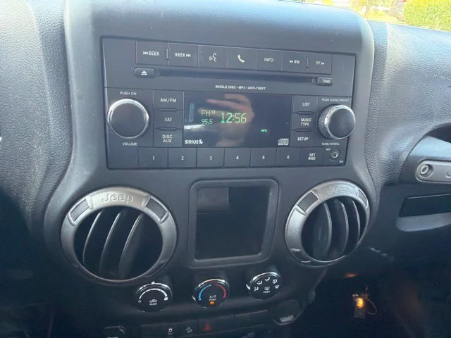 Used 2018 Gray Jeep Unlimited Sport image 10
