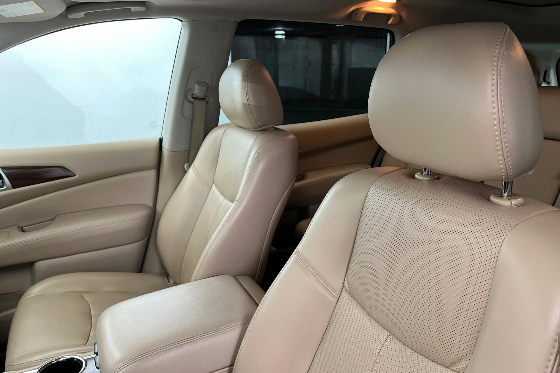 Used 2020 Pearl White Tricoat Nissan Platinum image 17