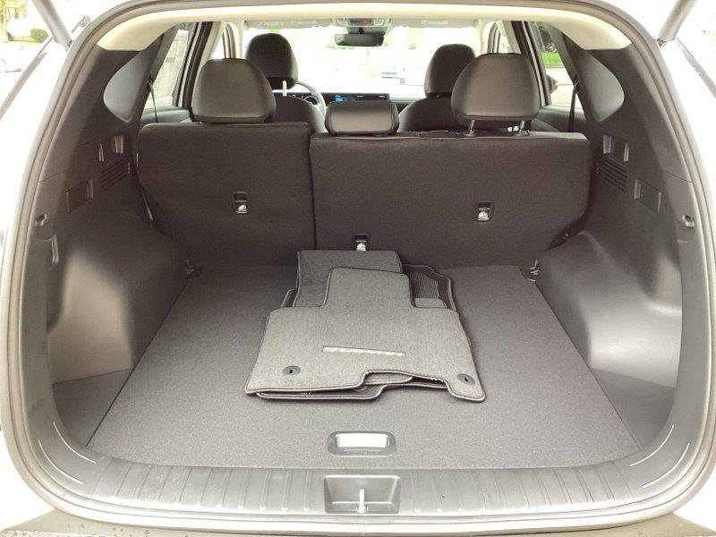 New 2026 White Hyundai SEL Convenience image 17