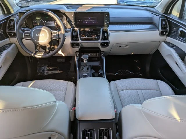 Used 2023 White Kia S image 11