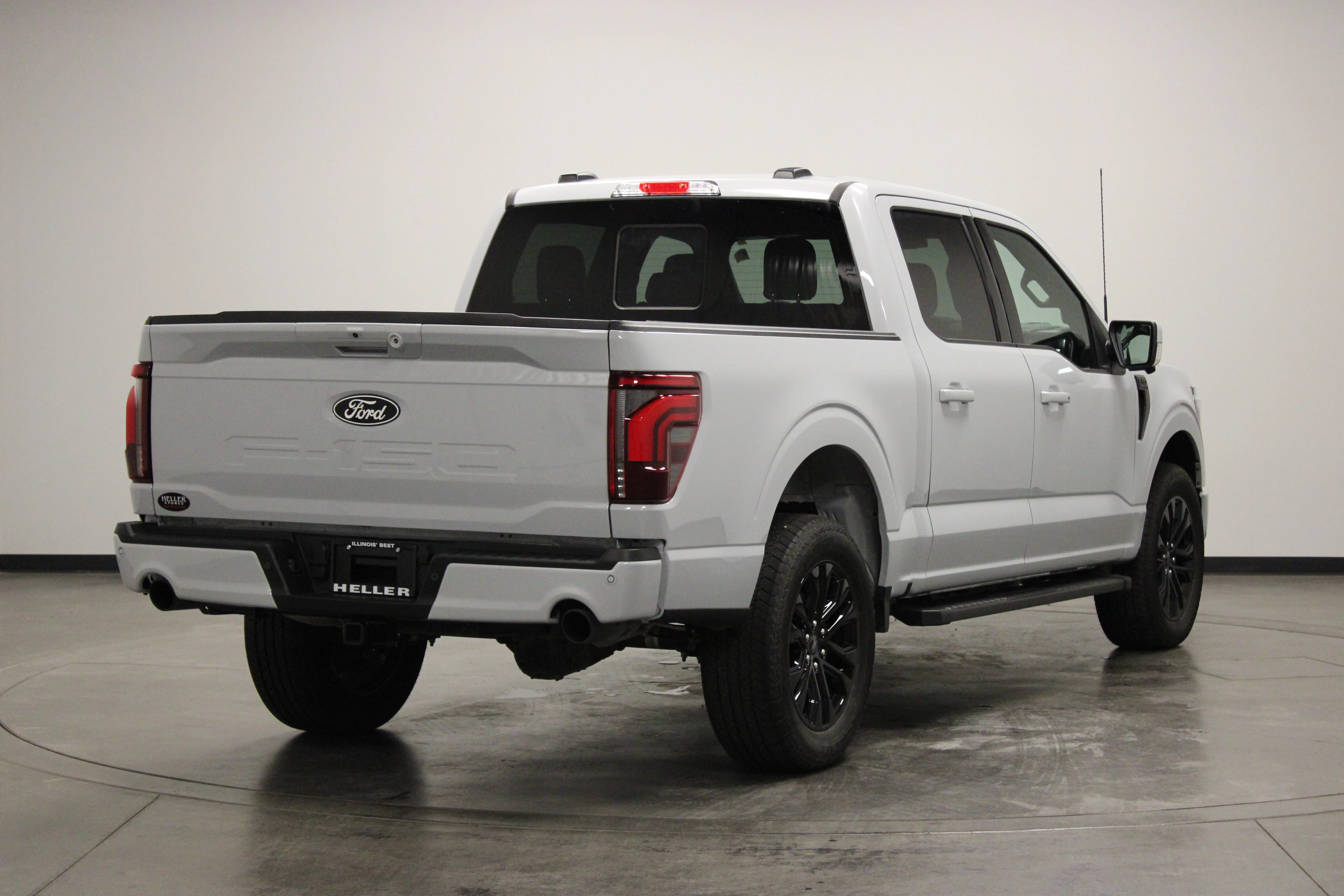 Used 2025 Space White Metallic Ford LARIAT image 8