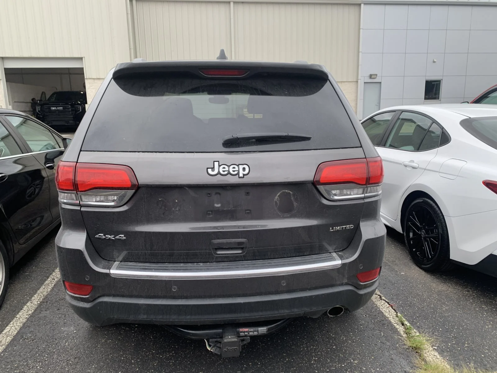 Used 2020 Gray Jeep Limited 4x4 image 3