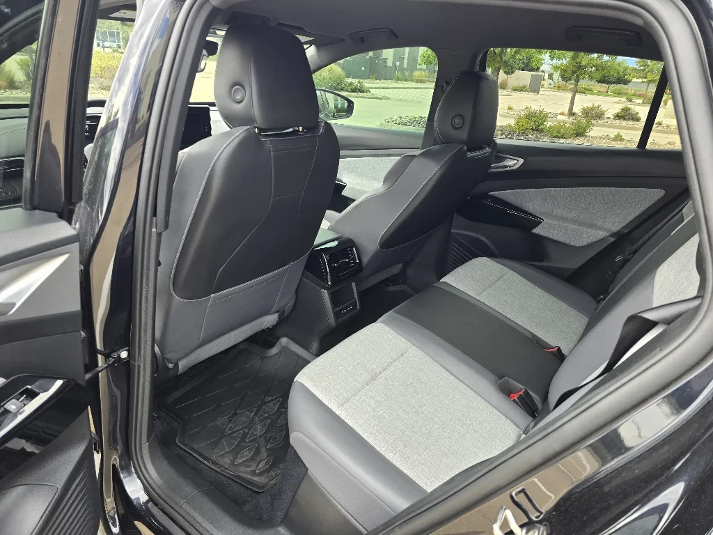 Used 2024 Deep Black Pearl Volkswagen Pro image 16