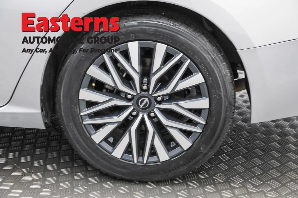 Used 2023 Silver Nissan 2.5 SR image 32