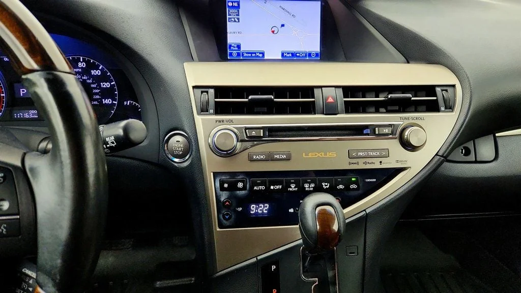 Used 2013 Starfire Pearl Lexus AWD 4dr w/ Navigation, Blind Spot Monitor & Heated/Cooled Seats image 19