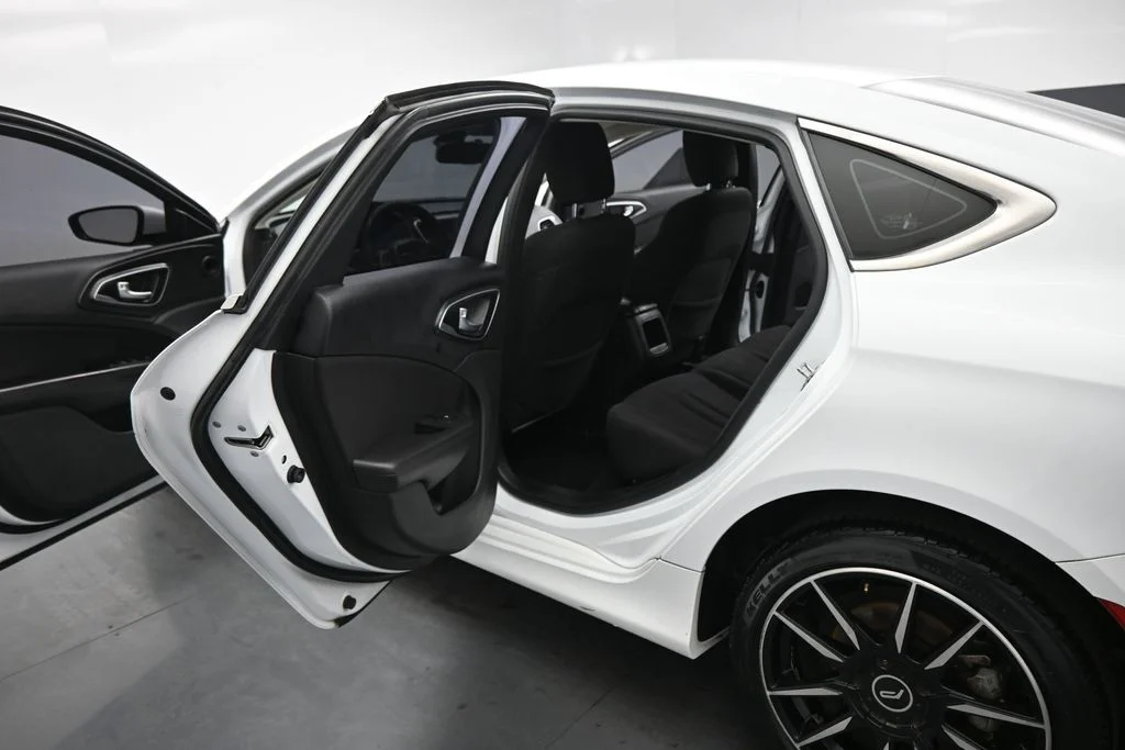 Used 2015 White Chrysler Limited image 16