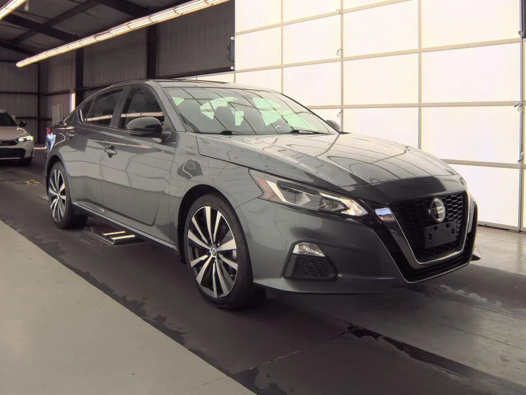 Used 2021 Gray Nissan 2.5 SR image 2