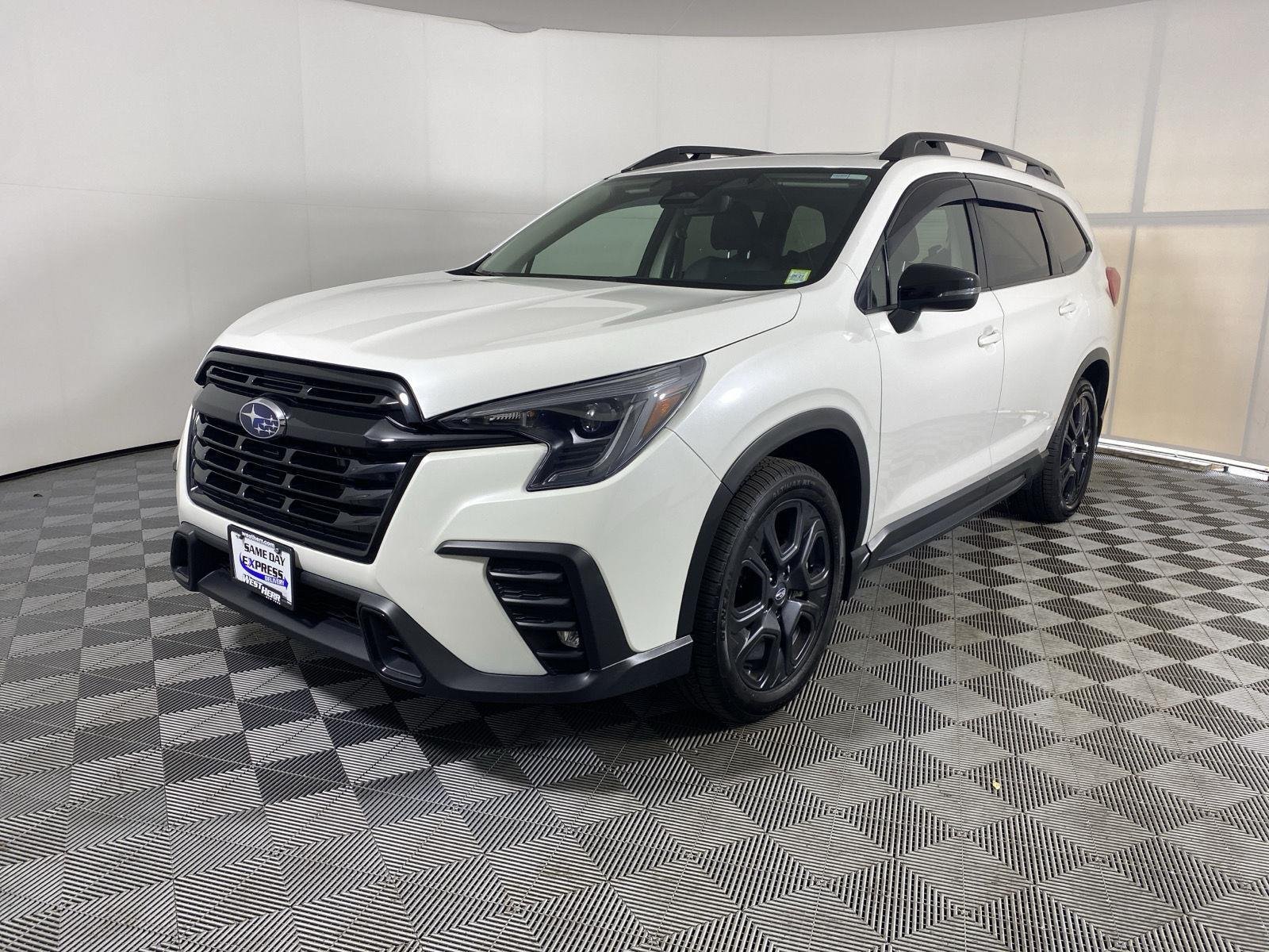 Used 2023 Crystal White Pearl Subaru Onyx Edition image 3