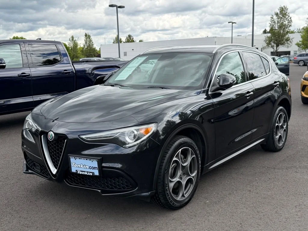 Used 2018 Black Metallic Alfa Romeo Base image 4