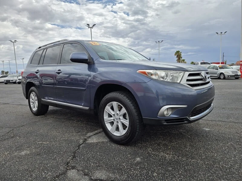Used 2013 SHORELINE BLUE Toyota Plus image 4