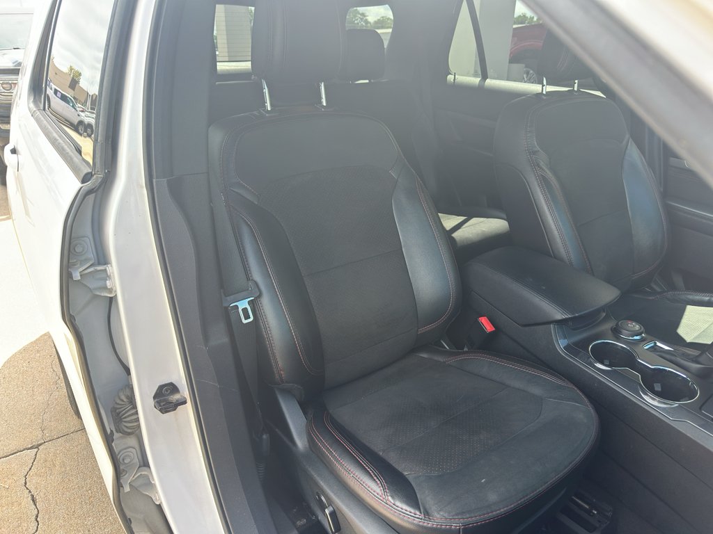Used 2018 White Platinum Metallic Tri-Coat Ford XLT image 30