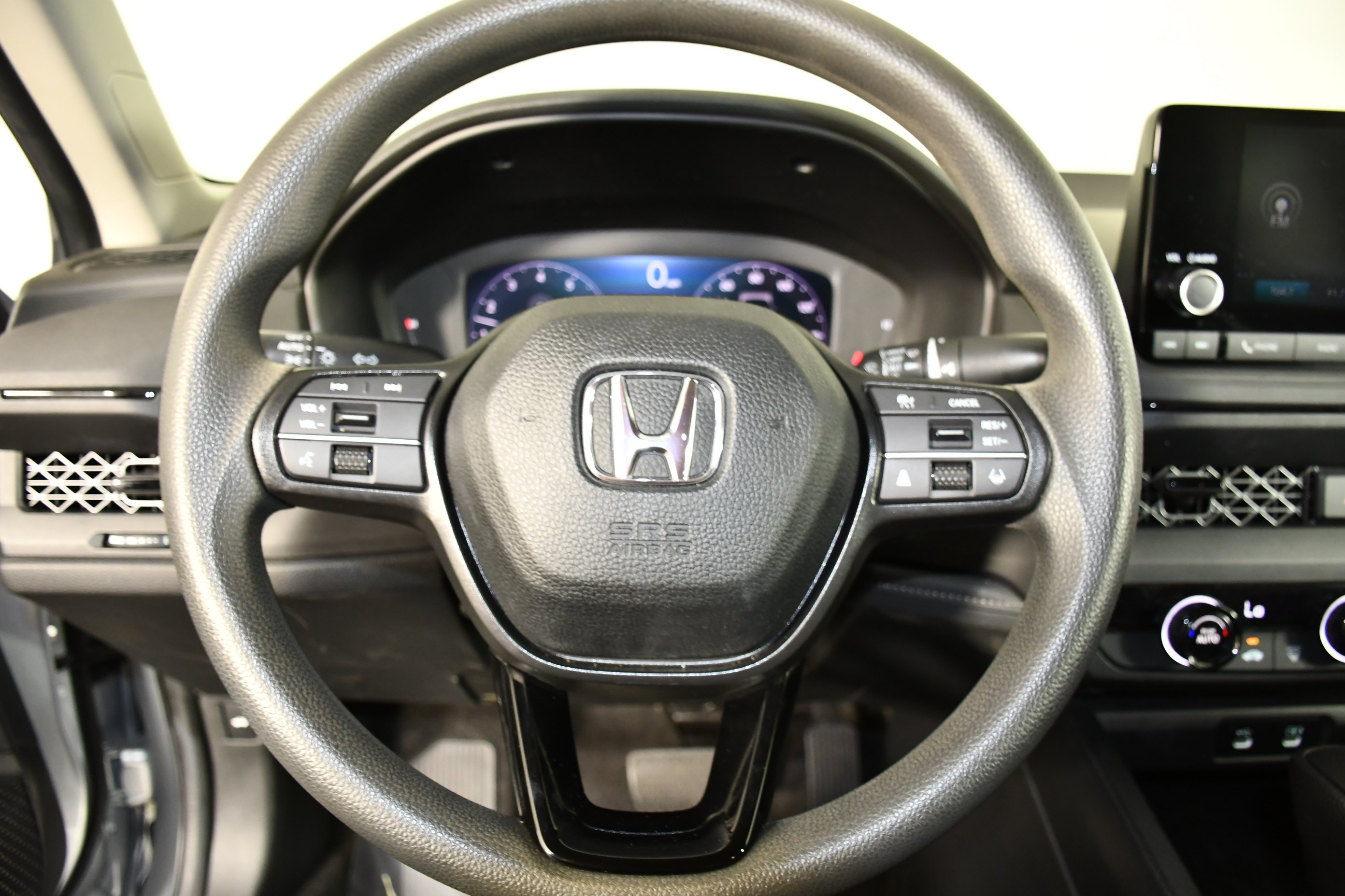 Certified Used 2024 Solar Silver Metallic Honda LX image 19